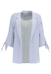 Blazer lavande clair en tissu lisse, avec un design sans col, une ouverture frontale et des accents à nouer sur les manches arrivant au coude.