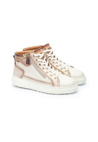 Zapatillas altas con parte superior de cuero crema y rosa metálico, acentos texturizados, cordones frontales, cremallera lateral y una suela de goma blanca.