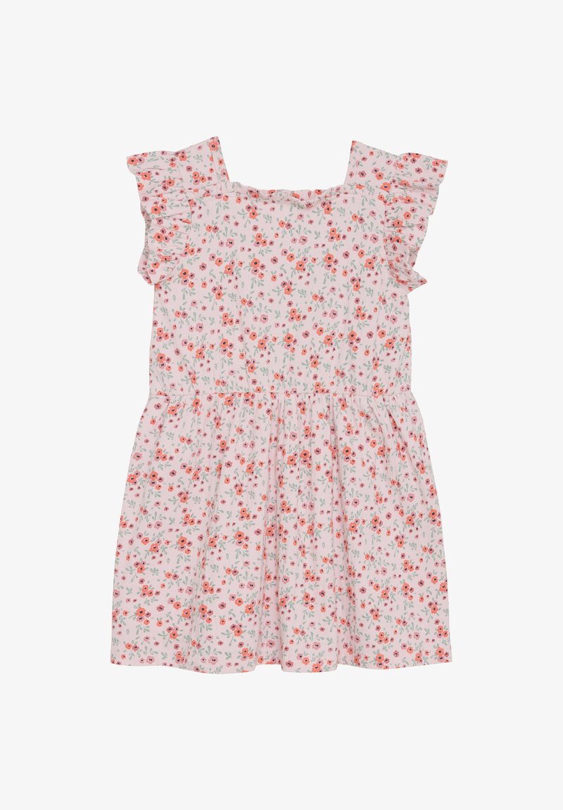 Blomsterkjole med en lys pink baggrund, der har små røde og lilla blomster. Flæser ved ærmerne og en figursyet talje, der fører til en løs nederdel.