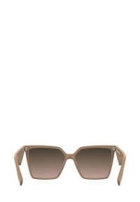 Beżowe plastikowe okulary przeciwsłoneczne z kwadratową oprawką, soczewkami o gradientowym zabarwieniu oraz płaskimi, szerokimi zausznikami. Charakteryzują się ostrymi kątami i minimalistycznym designem.
