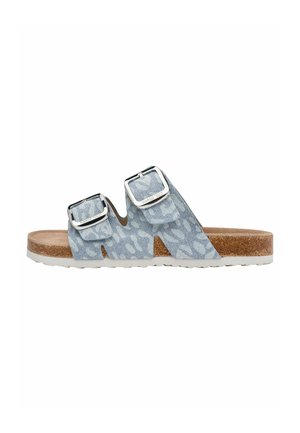 Sandales slides à motif camouflage bleu avec deux brides réglables, boucles argentées, semelle intérieure en liège et semelle extérieure en caoutchouc blanc.