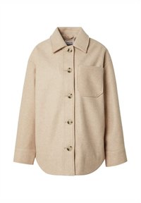 Beige Wollmischung Hemdjacke mit kragenloser Halslinie, vorderer Knopfleiste, langen Ärmeln und einer einzelnen Brusttasche. Weiche Textur und lässige Passform.