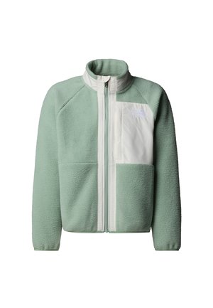 Chaqueta de forro polar en verde claro, con cremallera frontal, cuello alto y panel blanco con un pequeño logo. Textura suave y diseño ajustado.