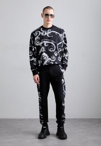 Versace Jeans Couture CHROMO - Treniņtērpa apakšdaļas - white/black