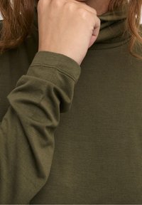 Culture Pullover - olive