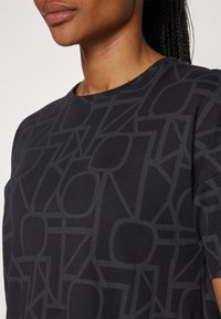 ONLY Play Camiseta estampada - black