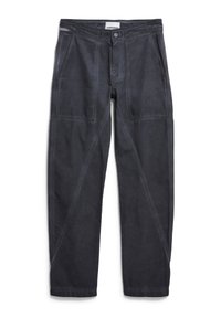 Donkergrijze, lichte katoen broek met een ontspannen pasvorm. Voorzien van schuine zijzakken en een knoopsluiting. Gladde textuur, rechte pijpen.