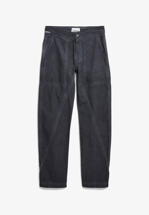 Donkergrijze, lichte katoen broek met een ontspannen pasvorm. Voorzien van schuine zijzakken en een knoopsluiting. Gladde textuur, rechte pijpen.