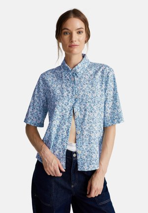 Korte mouwen button-up shirt in lichtblauw met bloemenpatroon. Gemaakt van lichtgewicht stof; beschikt over een klassieke kraag en een relaxte pasvorm.