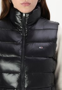 Tommy Jeans ESSENTIAL TAPE VEST - Waistcoat - black