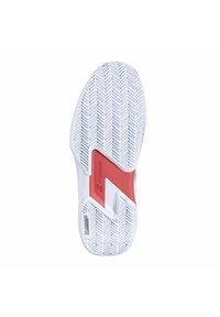 Suela de zapato con una base de goma blanca, detalles en rojo y un patrón de tracción en espiga. Logotipo de la marca visible en el costado.