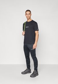 Columbia BASIC LOGO™ SHORT SLEEVE - T-shirts print - black