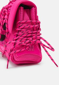 Steve Madden BDIEGO - Rankinė - neon pink