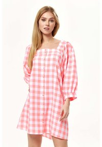 Liquorish GINGHAM PUFF SLEEVE - Day dress - pink