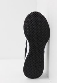 Nike Performance Obuwie do biegania treningowe
