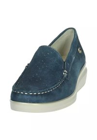 Scarpe slip-on in suede blu scuro con dettagli perforati, cuciture bianche e suola in gomma chiara; presenta un piccolo accento dorato.