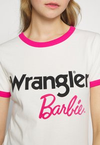Wrangler RINGER TEE - Printtipaita - worn white