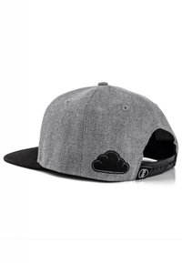 Hallide halliga musta äärega, valmistatud tekstureeritud kangast. Külje peal on tikandina cloud logo ja reguleeritav snapback sulgumine.