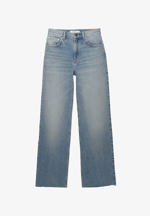 Helle blaue weit geschnittene Jeans aus Denim mit hoher Taille, vorderen Taschen und einem Knopfverschluss. Glatte Textur mit ausgewaschenen Stellen.