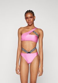 Calvin Klein Swimwear ONE SHOULDER BRALETTE - Bikini pezzo sopra - bold pink