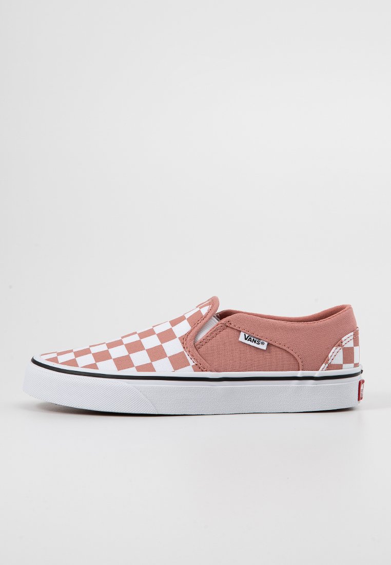 Sneakers slip-on con tomaia in canvas rosa, motivo a scacchi bianco, colletto imbottito, bordi neri e suola in gomma. Logo sul lato.