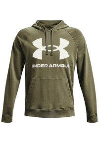 Haut à capuche Under Armour vert olive avec un grand logo et du texte blancs, capuche à cordons, poche kangourou et poignets et ourlet côtelés.