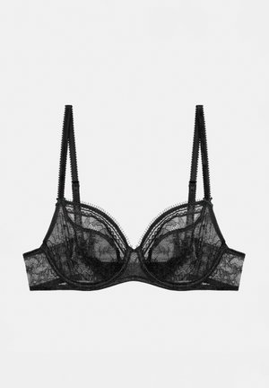 Soutien-gorge en dentelle noire avec armature, doté de bretelles ajustables et de bords festonnés. Tissu semi-transparent avec motif floral et fermeture à crochets.