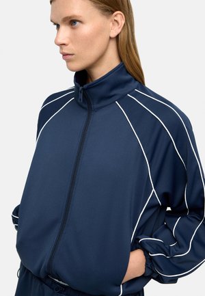 - Kurtka Bomber