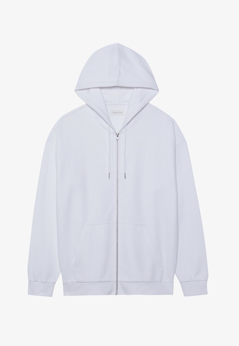 Bela zip-up kapuca izdelana iz mehkega materiala, z vrvico na kapuci, sprednjimi žepi in rebrastimi manšetami. Preprost in čist dizajn.