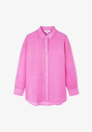 Chemise boutonnée en lin rose avec un col pointu, des manches longues et un ourlet légèrement arrondi. Elle dispose d'une fermeture à boutons sur le devant et d'une texture douce.
