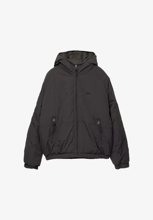 Zwarte gevoerde jas met capuchon, voorrits en twee ritszakken. Gemaakt van lichtgewicht materiaal, met een casual pasvorm en elastische manchetten.