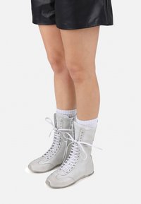 MYRAA - Schnürstiefelette - off white
