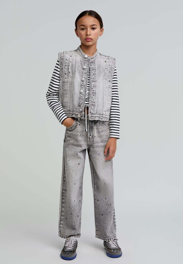 STUDS - Flared Jeans