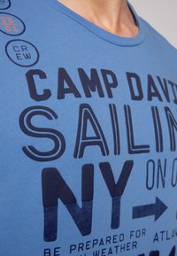 Camp David - T-shirt z nadrukiem