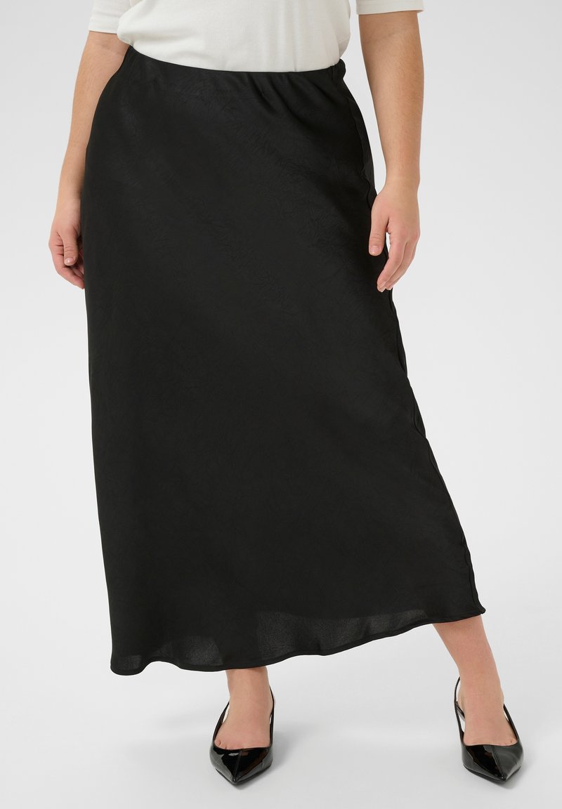Jupe maxi noire en tissu léger et fluide avec une texture douce. Elle est dotée d'une taille élastique et d'un design lisse et simple.