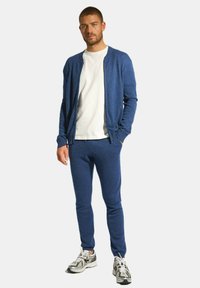 Just Cashmere Bomber bunda - mottled ocean