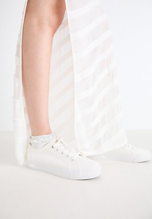 AVA WOMEN LOW - Sporta apavi - bright white