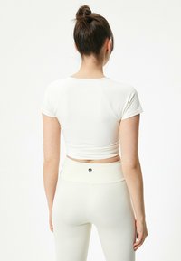 Koton CROP - T-shirt print - white