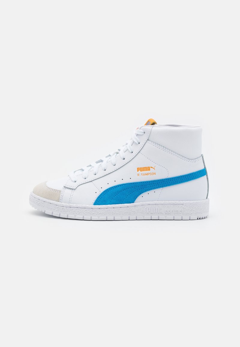 Baskets montantes avec tige en cuir blanc, accents en daim bleu, semelle en caoutchouc et logo orange. Bout arrondi avec avant renforcé.