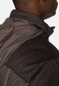 Boggi Milano FLYN TECH  - Pūkinė striukė - brown