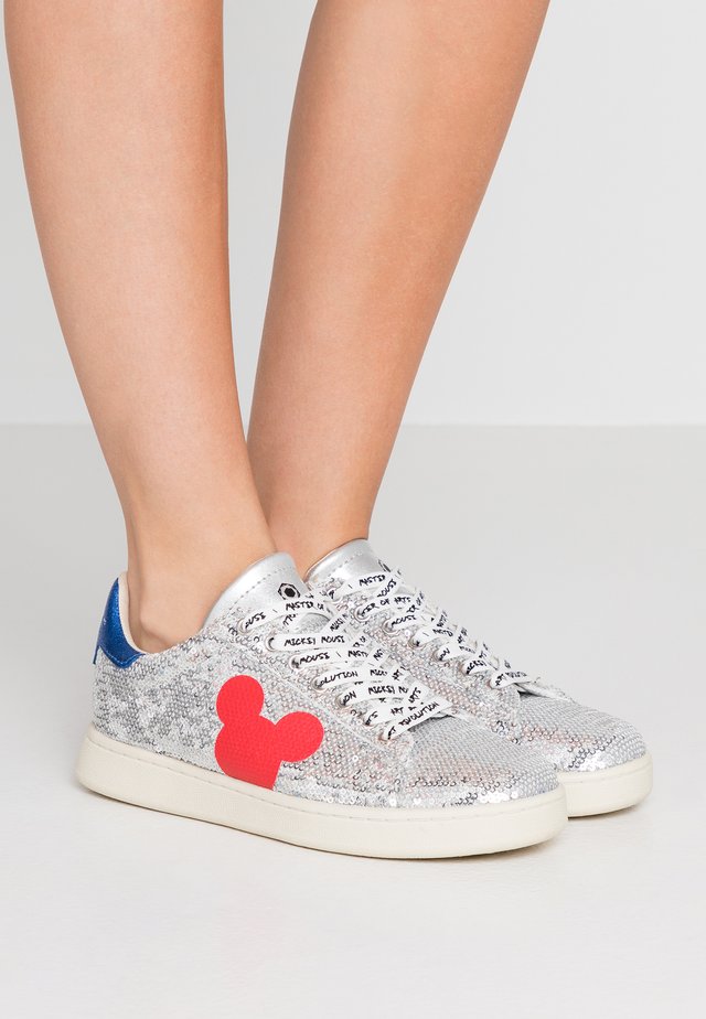 Baskets basses - gallery silver/red