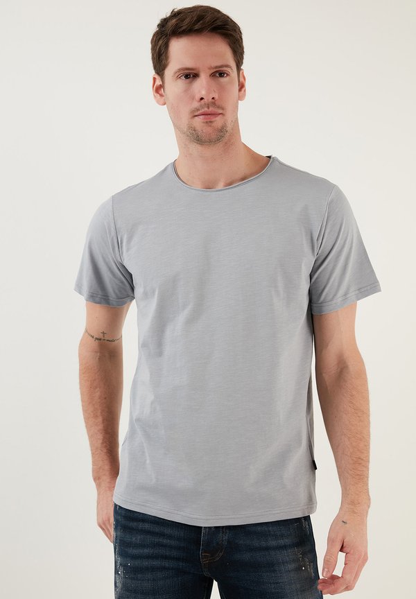 SLIM FIT - T-Shirt basic