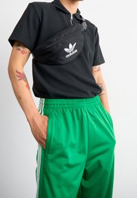 adidas Originals Träningsbyxor - green