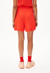 ARMEDANGELS AAREZU - Shorts - poppy red