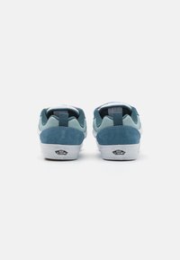 Vans KNU SKOOL UNISEX - Gördeszkacipők - blue/multi-coloured