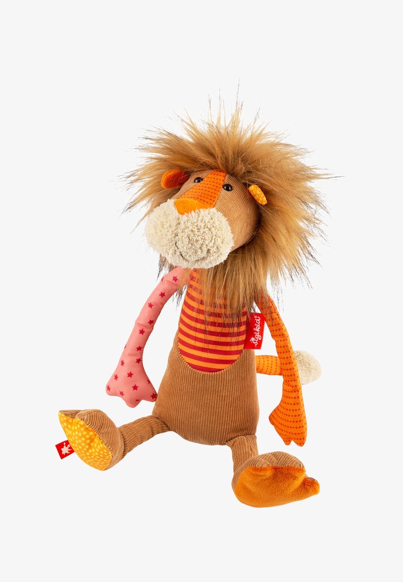 Jouet en peluche de lion avec un corps marron texturé, des accents oranges, une chemise rayée rouge et une crinière duveteuse ; il dispose d'un bras et de jambes à motif étoilé rose.