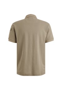 Korte mouwen polo shirt in licht kaki. Zacht katoen materiaal, opklapbare kraag en een opgestikt zakje op de linker mouw. Schoon, minimalistisch ontwerp.