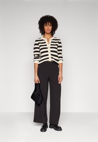 YAS YASSIRIKA CARDIGAN - Kardigán - birch stripe/black stripe