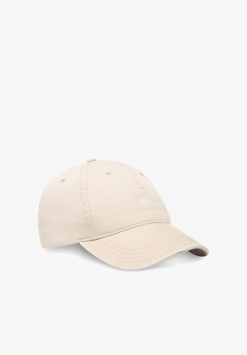 Μπεζ βαμβακερό καπέλο μπέιζμπολ με μικρό λευκό κεντημένο λογότυπο "W.W." στο μπροστινό μέρος, έξι ραφές σε πάνελ και καμπυλωτή γείσο.