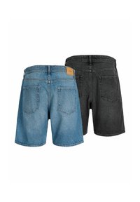 Deux paires de shorts en denim, un bleu clair et un noir, montrés de dos avec des poches visibles et des passants de ceinture.